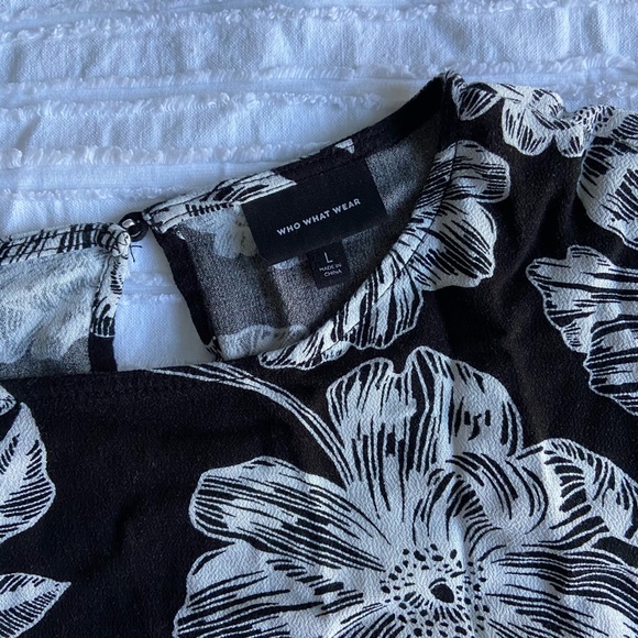 Who What Where Floral Patterned Wrap Dress - Picture 2 of 5